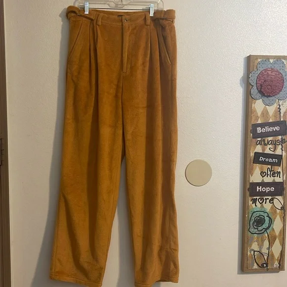 DE CELLO DESIGNED BY ITALY JACKET AND SUITPANTS